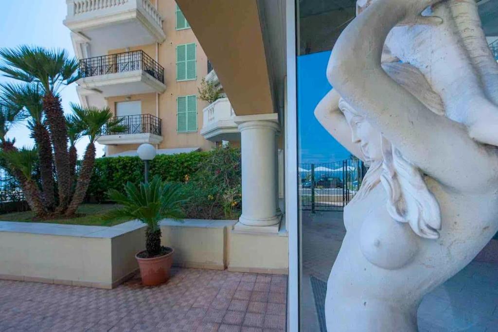 Superbe Studio Avec Terrasse En Front De Mer Menton Ngoại thất bức ảnh