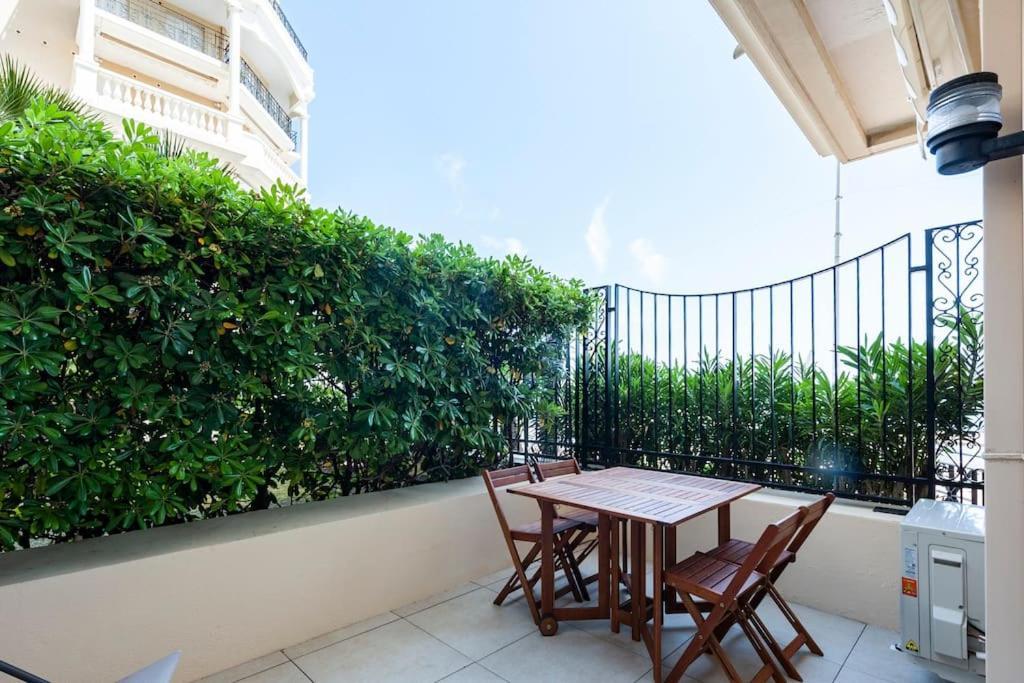 Superbe Studio Avec Terrasse En Front De Mer Menton Ngoại thất bức ảnh
