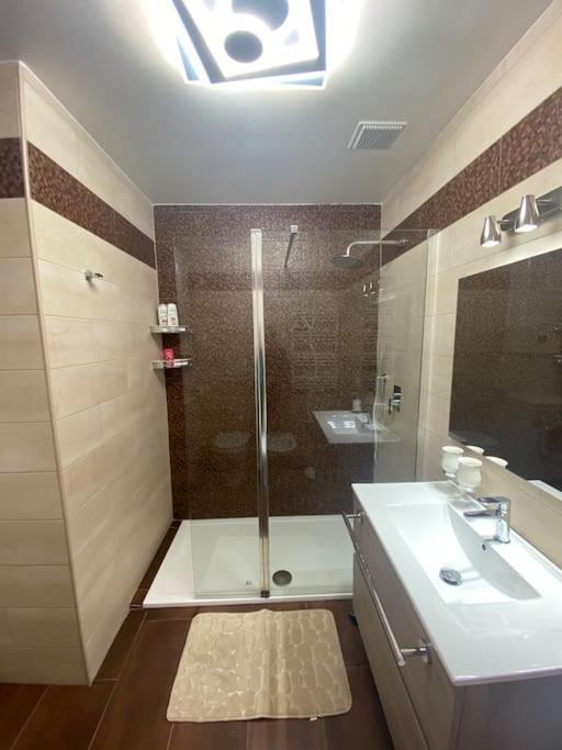 Superbe Studio Avec Terrasse En Front De Mer Menton Ngoại thất bức ảnh
