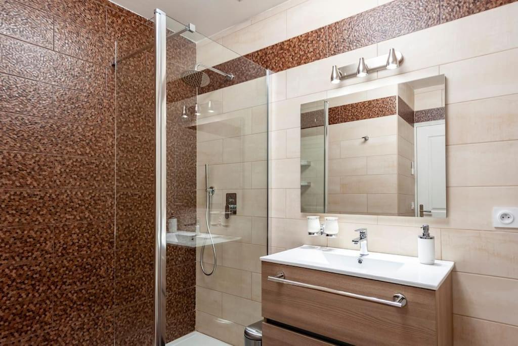 Superbe Studio Avec Terrasse En Front De Mer Menton Ngoại thất bức ảnh